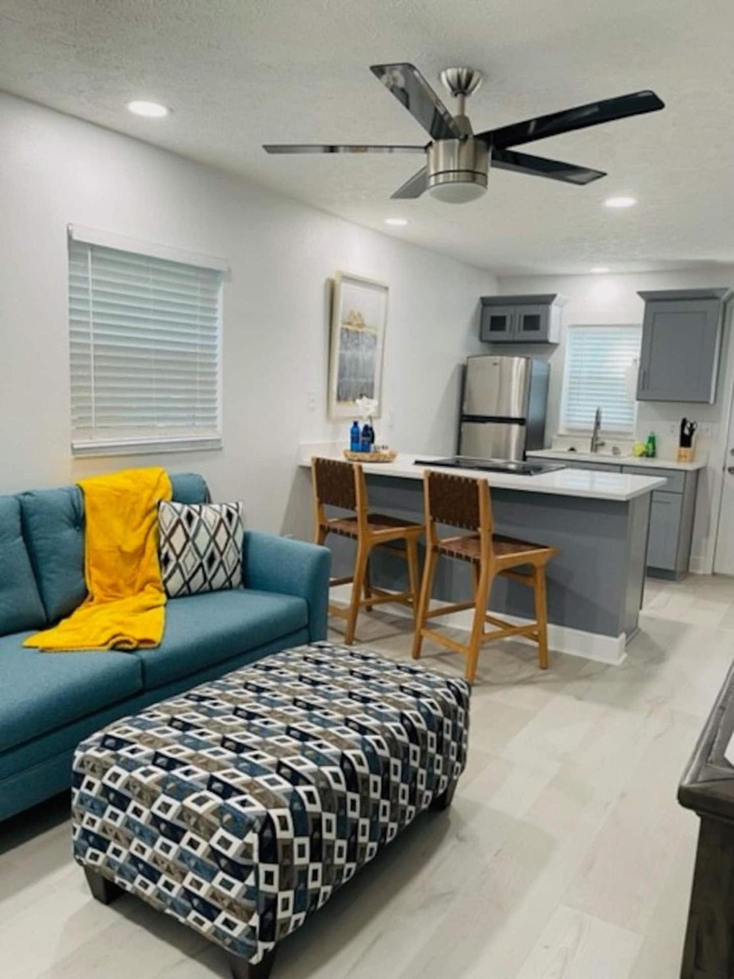 Walk Everywhere! 1-Bedroom Gem In Downtown Hub Нью-Порт-Ричи Экстерьер фото